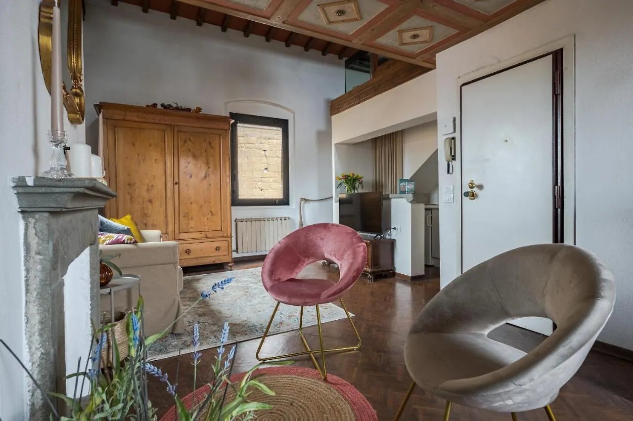 Via Lamberti, 3 - Florence Charming Apartments - Charming And Historic 5Th-Floor Attic Apartment With Elevator In A Building At The Heart Of Vibrant Florence, Just A 2-Minute Walk From All Attractions 0*,  Itálie