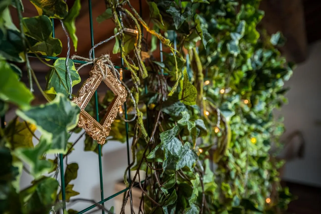 Via Lamberti, 3 - Florence Charming Apartments - Charming And Historic 5Th-Floor Attic Apartment With Elevator In A Building At The Heart Of Vibrant Florence, Just A 2-Minute Walk From All Attractions