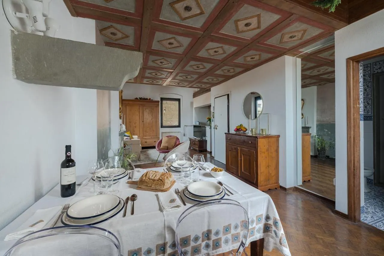 Via Lamberti, 3 - Florence Charming Apartments - Charming And Historic 5Th-Floor Attic Apartment With Elevator In A Building At The Heart Of Vibrant Florence, Just A 2-Minute Walk From All Attractions 0*,