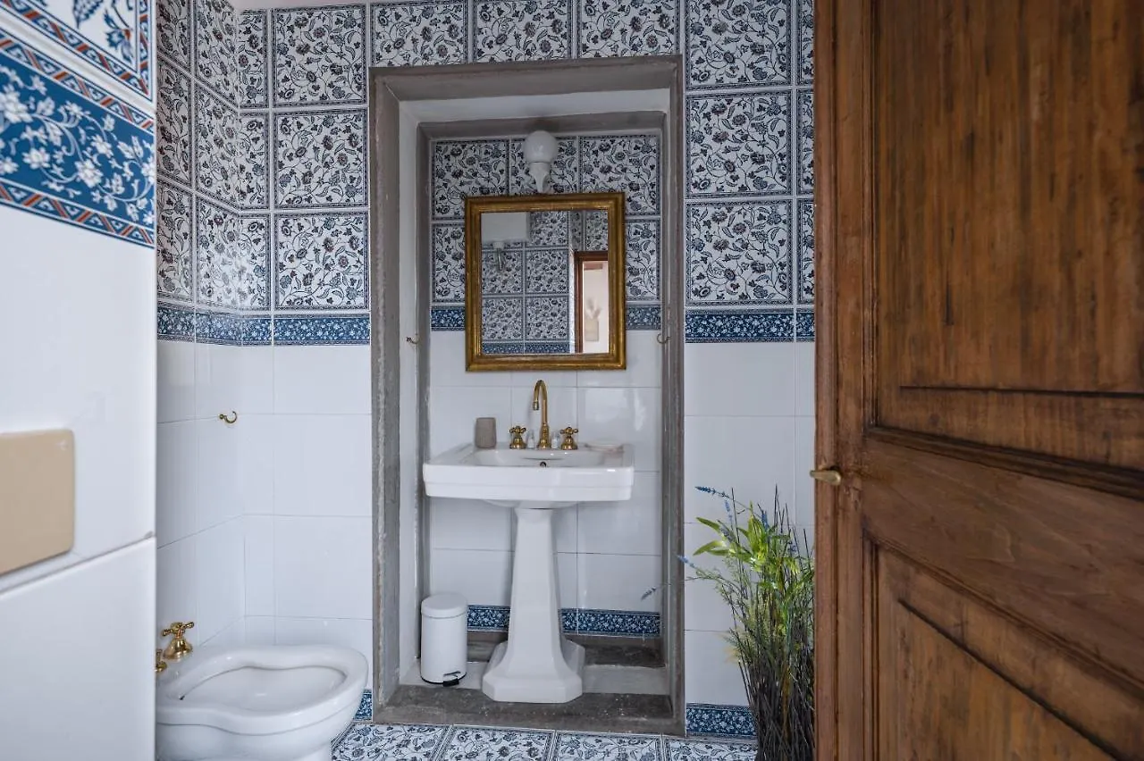 Via Lamberti, 3 - Florence Charming Apartments - Charming And Historic 5Th-Floor Attic Apartment With Elevator In A Building At The Heart Of Vibrant Florence, Just A 2-Minute Walk From All Attractions