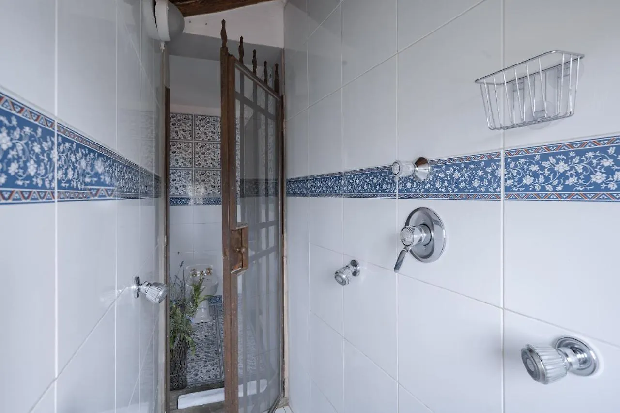Via Lamberti, 3 - Florence Charming Apartments - Charming And Historic 5Th-Floor Attic Apartment With Elevator In A Building At The Heart Of Vibrant Florence, Just A 2-Minute Walk From All Attractions Włochy